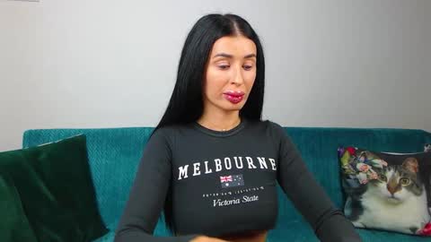 Snapshot of sara_daisy chatting on September 29, 4:56 pm Im Sara I am happy to be here  online show from September 29, 4:56 pm