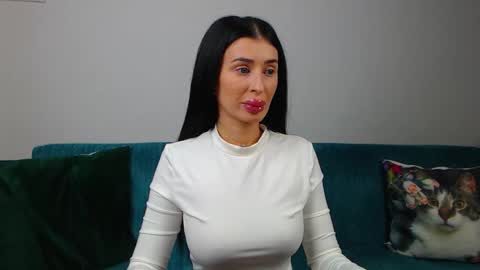 Snapshot of sara_daisy chatting on October 4, 5:17 pm Im Sara I am happy to be here  online show from October 4, 5:17 pm