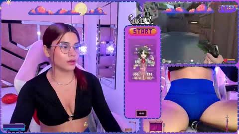 Snapshot of sara_hil chatting on March 4, 9:00 pm Sara online show from March 4, 9:00 pm