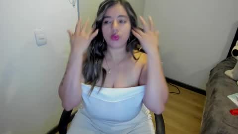 sarah  LIZCANO....... online show from February 4, 10:51 am