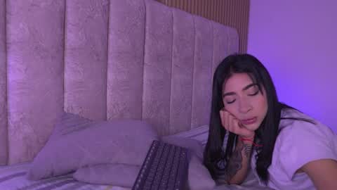 sara_lopee1 online show from March 23, 12:00 pm