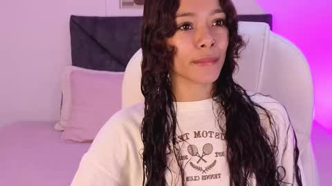 Snapshot of sara_sharma chatting on October 1, 1:16 pm sara online show from October 1, 1:16 pm