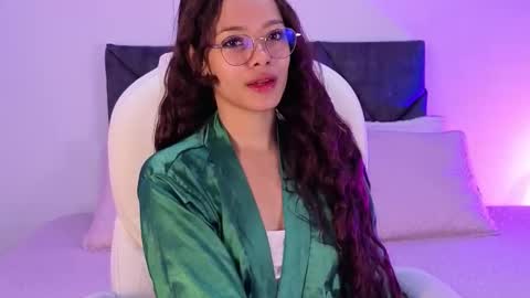 Snapshot of sara_sharma chatting on September 23, 2:15 pm sara online show from September 23, 2:15 pm