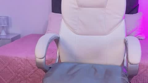 Snapshot of sara_sharma chatting on October 20, 3:04 pm sara online show from October 20, 3:04 pm