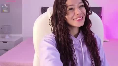Snapshot of sara_sharma chatting on September 9, 1:33 pm sara online show from September 9, 1:33 pm
