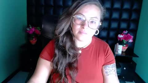 sara_thonson_ online show from December 7, 3:04 am