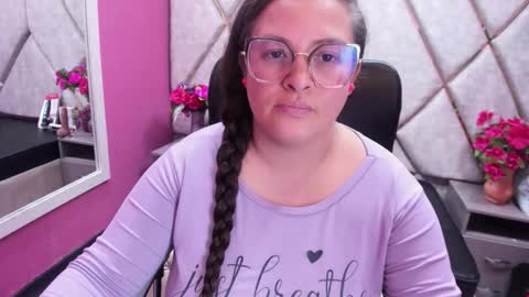 sara_thonson_ online show from October 2, 4:39 am