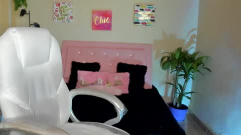 Sarah Ramirez online show from February 26, 11:54 am