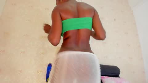 saraacollinss online show from November 27, 10:34 pm