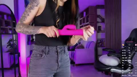 Sara online show from April 16, 10:45 pm