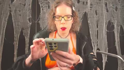 Sara Desire online show from October 20, 12:30 pm