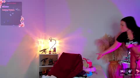 Snapshot of sarah_bali chatting on December 21, 3:36 am Sarah Valkiria  IG  Sar lanister online show from December 21, 3:36 am