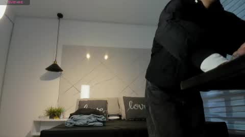 sarah_collens_ online show from June 17, 11:33 am