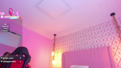 SARAH KEYS  online show from September 29, 3:11 am