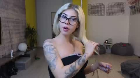 sarahcamsx online show from June 15, 7:36 pm