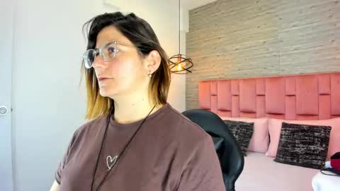 Snapshot of sarahdeyvis chatting on September 29, 7:52 pm Sarah Deyvis online show from September 29, 7:52 pm