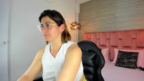 Snapshot of sarahdeyvis chatting on September 12, 6:37 pm Sarah Deyvis online show from September 12, 6:37 pm