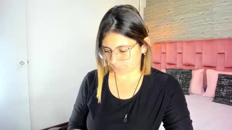 Snapshot of sarahdeyvis chatting on September 18, 6:17 pm Sarah Deyvis online show from September 18, 6:17 pm