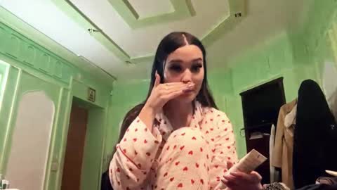 Sarah online show from March 12, 4:09 pm