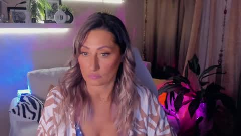Divine Sarah NONUDE model online show from May 31, 4:46 pm