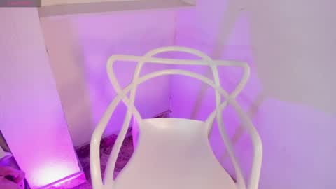 Sarahnovoa  online show from December 18, 12:10 pm