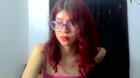 Snapshot of sarahsmitt chatting on February 22, 8:15 pm Sarah online show from February 22, 8:15 pm