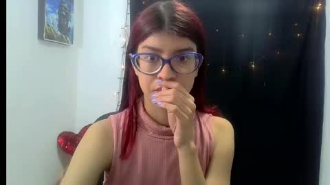 Snapshot of sarahsmitt chatting on February 19, 2:34 pm Sarah online show from February 19, 2:34 pm