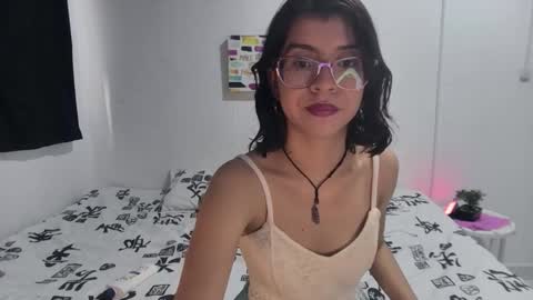 Snapshot of sarahsmitt chatting on October 13, 7:05 pm Sarah online show from October 13, 7:05 pm
