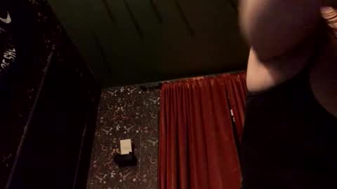 sarahsweetie17 online show from November 22, 6:27 am