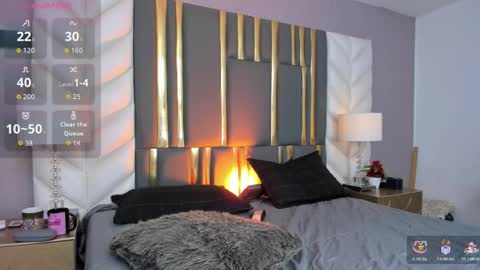 Sara Jonnes online show from December 3, 2:19 pm