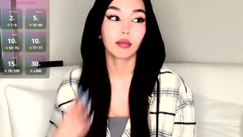 Mia online show from December 11, 7:53 am