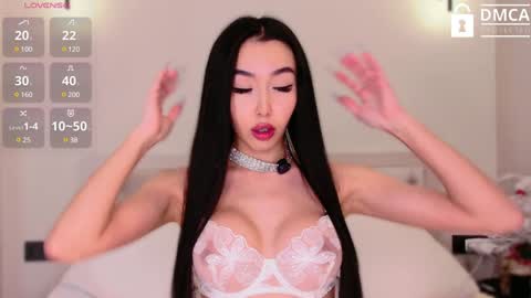 Mia online show from January 17, 1:03 pm