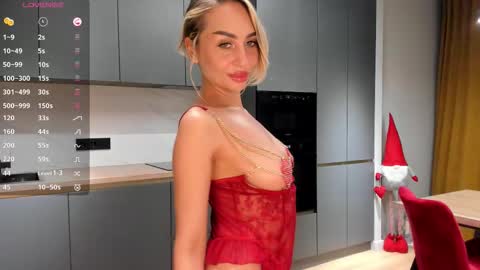 Sara online show from February 8, 9:29 pm