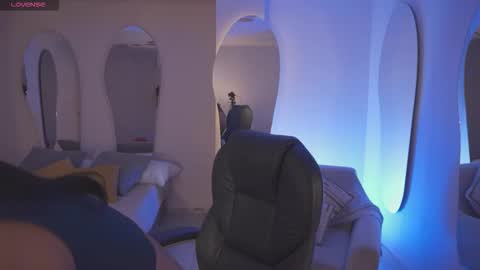 Sara Winstone online show from February 25, 8:18 pm