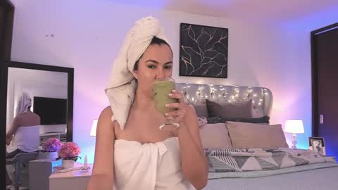 Snapshot of sarhamccormick chatting on January 6, 1:08 pm sarha online show from January 6, 1:08 pm