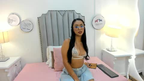 sarit_ online show from May 4, 11:47 am
