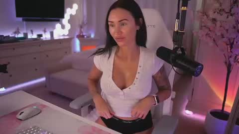 sashawest_official online show from July 21, 10:54 pm