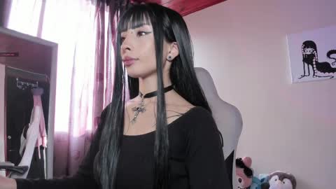 Snapshot of satanbabee_ chatting on February 19, 9:47 pm im expecting 300 thumbs up on my altar online show from February 19, 9:47 pm