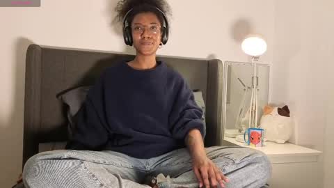 saturno_vibes online show from April 8, 3:47 pm