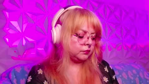 Gina George online show from September 30, 3:01 am