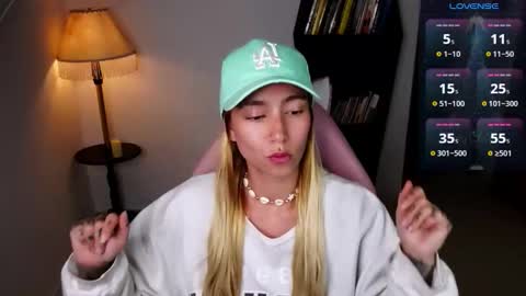 I AM JENN  online show from January 9, 2:38 am