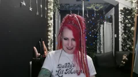 Snapshot of saucysky chatting on February 17, 9:54 pm SaucySky online show from February 17, 9:54 pm
