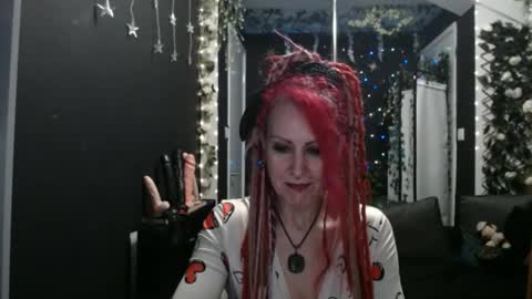 Snapshot of saucysky chatting on February 23, 9:11 pm SaucySky online show from February 23, 9:11 pm