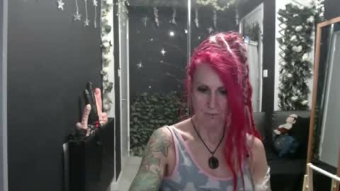 Snapshot of saucysky chatting on September 10, 9:59 pm SaucySky online show from September 10, 9:59 pm