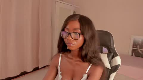 Snapshot of savannahwildee chatting on December 9, 7:29 pm Savannahwildee online show from December 9, 7:29 pm