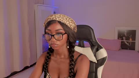 Snapshot of savannahwildee chatting on December 5, 9:17 pm Savannahwildee online show from December 5, 9:17 pm