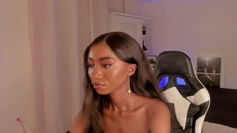 Snapshot of savannahwildee chatting on December 17, 10:00 pm Savannahwildee online show from December 17, 10:00 pm