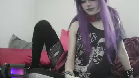 Snapshot of sc4r3d_v4mp chatting on September 19, 8:08 pm Scary online show from September 19, 8:08 pm