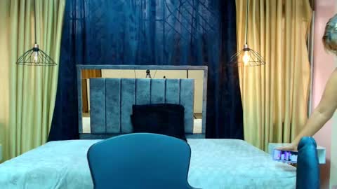 SCARLET MILF online show from November 4, 9:31 pm