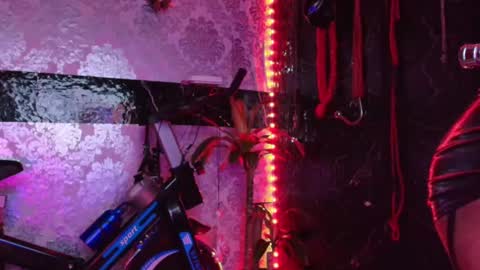 Scarlet online show from November 19, 8:09 pm